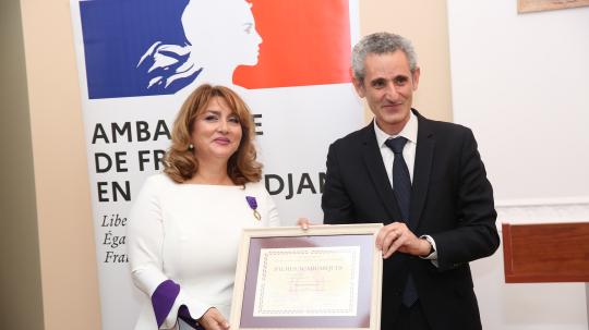 Cérémonie de remise des Insignes d’Officier des Palmes académiques à Mme Reyhan HUSEYNOVA, Présidente de