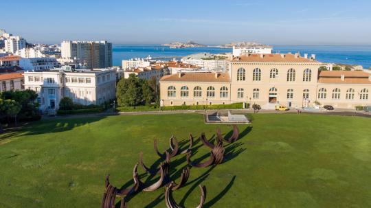 L’université d’Aix-Marseille lance un nouveau programme de bourses d’excellence pour les étudiants de